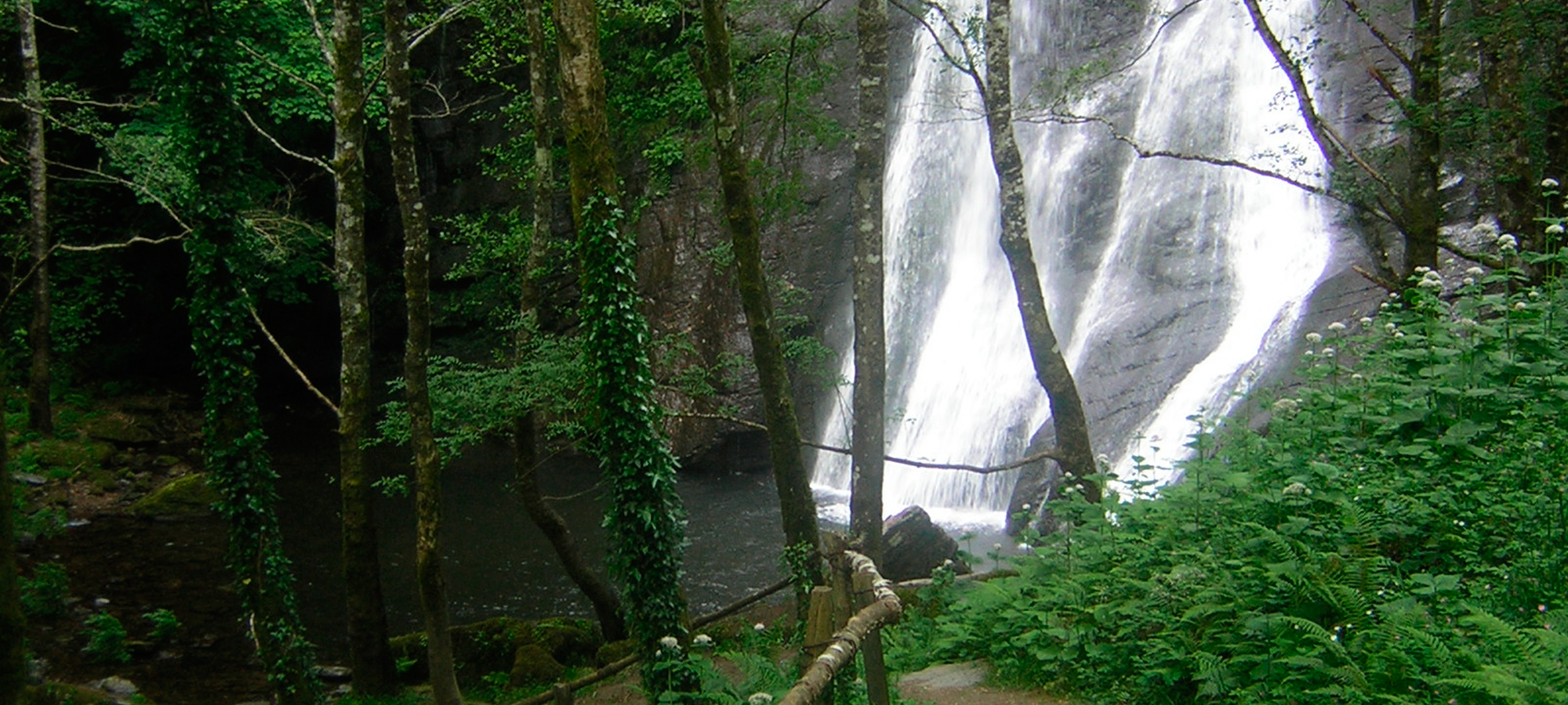 Impresionante cascada en la Seimeira de Vilagocende
